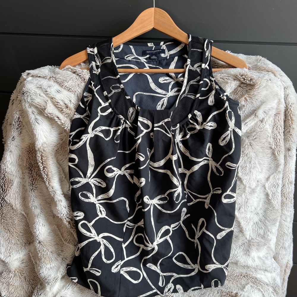 $8 when you bundled Banana Republic Black Camisole Cream Bows - Bundle Discount
